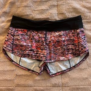 Lululemon Speed Up Low-Rise Lined Short 2.5" Size 6 Pink and Red Multicolor
